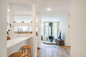 Condo, 2 Bedrooms | Interior