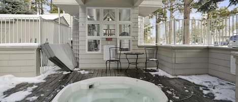 Condo, 2 habitaciones | Tina de hidromasaje al aire libre