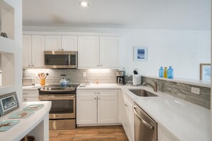 Condo, 2 Bedrooms | Private kitchen