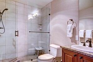 Apartment, 2 Schlafzimmer | Badezimmer