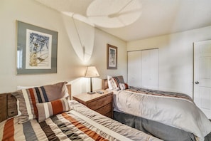 Condo, 2 Bedrooms | 2 bedrooms, free WiFi, bed sheets