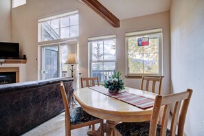 Condo, 2 Bedrooms | Dining