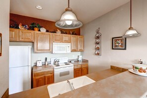 Condo, 1 Bedroom | Private kitchen | Microwave, oven, dishwasher, coffee/tea maker - Tarn Landing C-5 1 Bedroom Condo by RedAwning (Frisco)