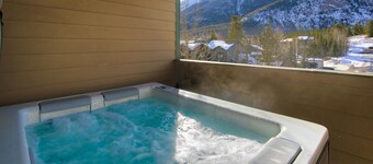 Boulevard Bend  P2 3 Bedroom Condo by RedAwning