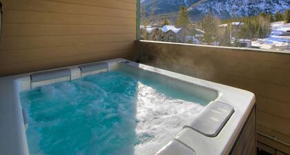 Boulevard Bend P2 3 Bedroom Condo by RedAwning