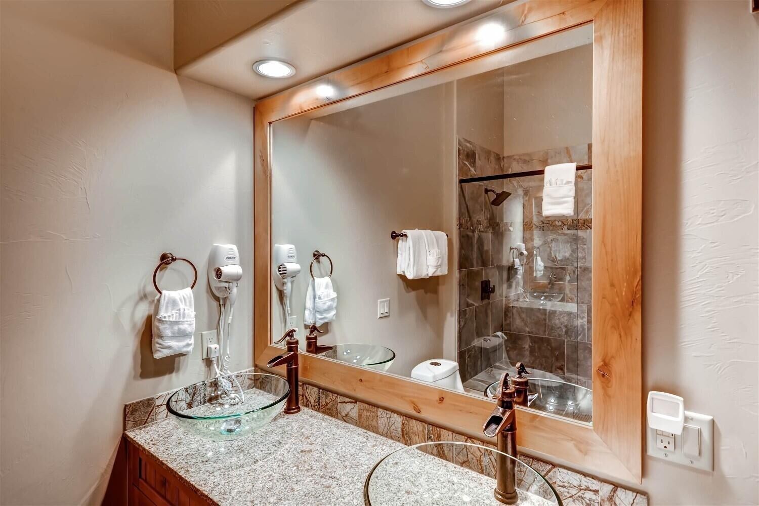 Condo, 2 Bedrooms | Bathroom | Towels
