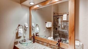 Condo, 2 Bedrooms | Bathroom | Towels