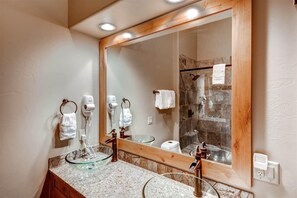 Condo, 2 Bedrooms | Bathroom | Towels - Boulevard Bend  P2 3 Bedroom Condo by RedAwning (Frisco)