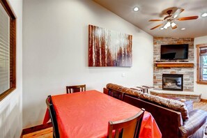 Condo, 3 Bedrooms | Dining