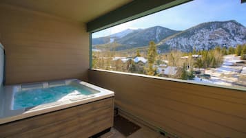 Condo, 3 Bedrooms | Outdoor spa tub