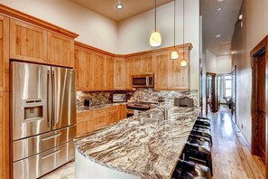 Condo, 3 Bedrooms | Private kitchen | Microwave, oven, dishwasher, coffee/tea maker - Boulevard Bend  P2 3 Bedroom Condo by RedAwning (Frisco)