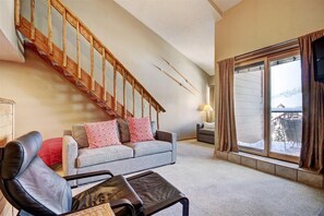 Condo, 2 Bedrooms | Interior