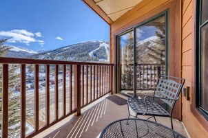 Condo, 2 Bedrooms | Property grounds