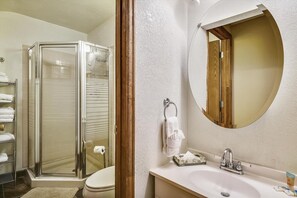 Bathroom - Mountainside  325a 3 Bedroom Condo by RedAwning (Frisco)