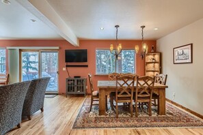 Townhome, 3 Bedrooms | Dining