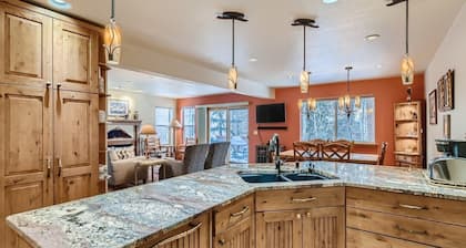 Gold Dust 660a 3 Bedroom Townhouse by RedAwning