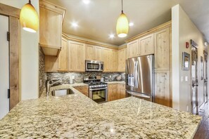 Condo, 2 Bedrooms | Private kitchen