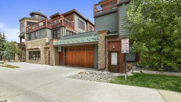 Condo, 2 phòng ngủ | Ngoại thất