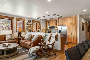 Living area | DVD player - Mount Victoria Lodge #d 3 Bedroom Condo by RedAwning (Frisco)