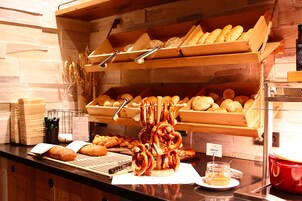 Daily buffet breakfast for a fee