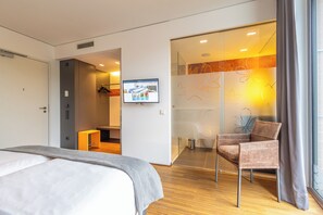Comfort Double Room | Minibar, in-room safe, desk, laptop workspace - LAGO hotel & restaurant am see (Ulm)