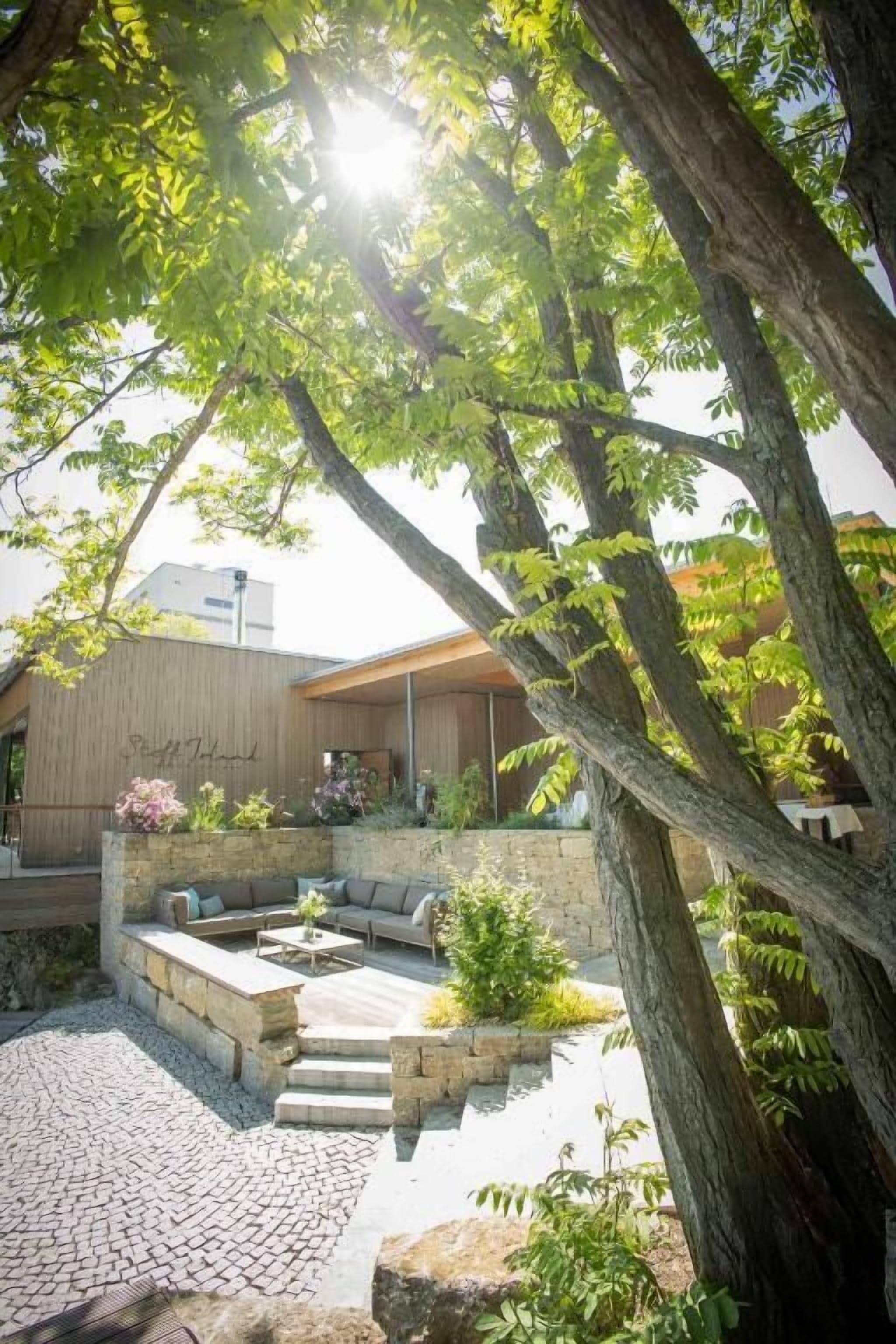 Khuôn viên nơi lưu trú