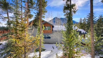 House, 4 Bedrooms | Exterior