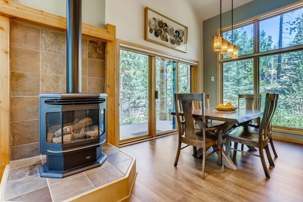 Casa, 4 habitaciones | Cocina privada | Microondas, horno, lavavajillas y cafetera y tetera 