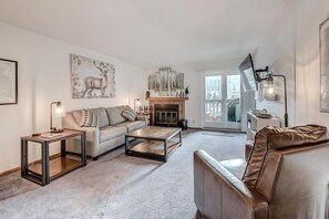 公寓式客房, 1 间卧室 | 起居区 | 电视、DVD 播放器