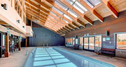 Mountainside 229e 1 Bedroom Condo by RedAwning