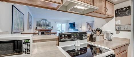Condo, 1 Bedroom | Private kitchen