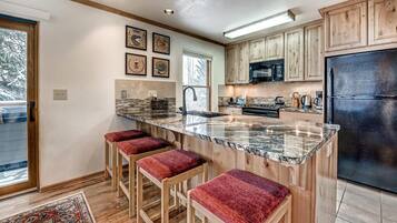 Huis, 4 slaapkamers | Privékeuken | Een magnetron, een oven, een vaatwasser