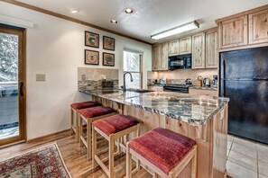 Private kitchen - Mountainside House 673 4 Bedroom Home by RedAwning (Frisco)