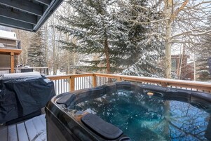 House, 3 Bedrooms | Spa