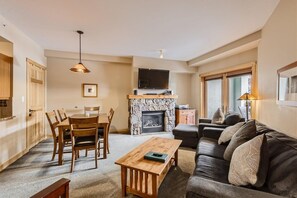 Living area - Passage Point  311 1 Bedroom Condo by RedAwning (Copper Mountain)