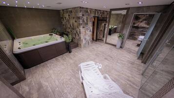 Private spa tub