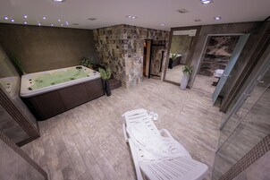 Bañera de hidromasaje privada
