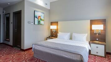 Premium Room | Minibar, in-room safe, desk, soundproofing