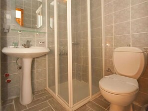 Shower, free toiletries, hair dryer, slippers - White Hotel (Fethiye)