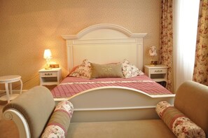 Ropa de cama de alta calidad y minibar 