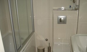 Duschwanne, Komfortbadewanne, kostenlose Toilettenartikel, Haartrockner