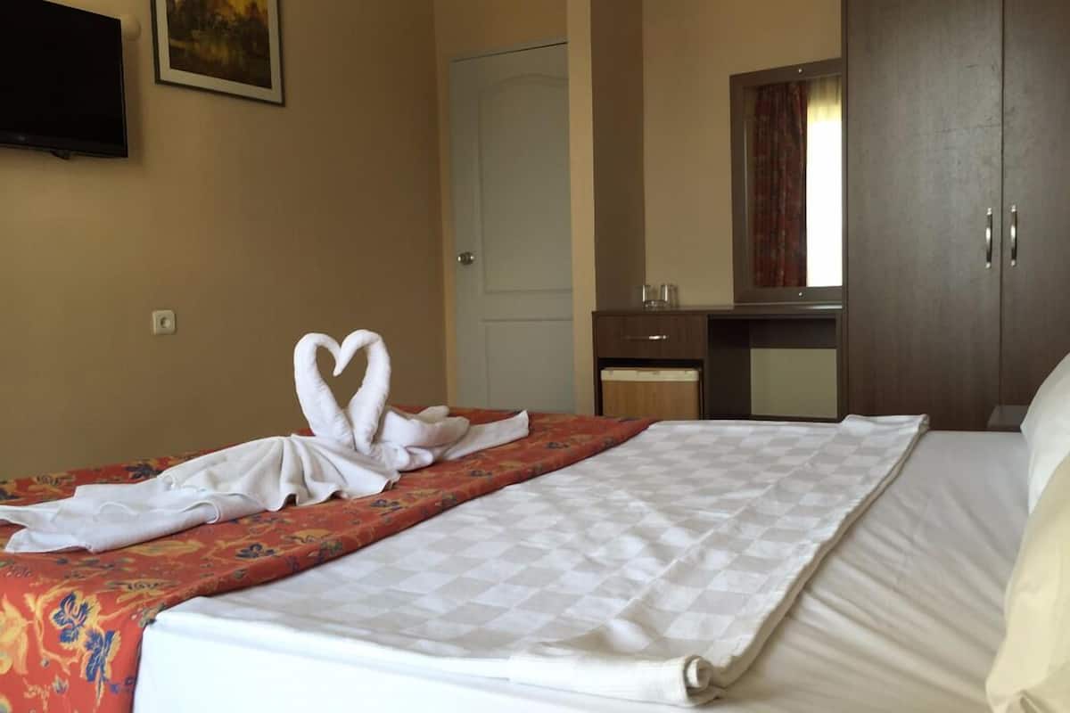 Frigobar, camas extras/dobráveis (sobretaxa), Wi-Fi de cortesia