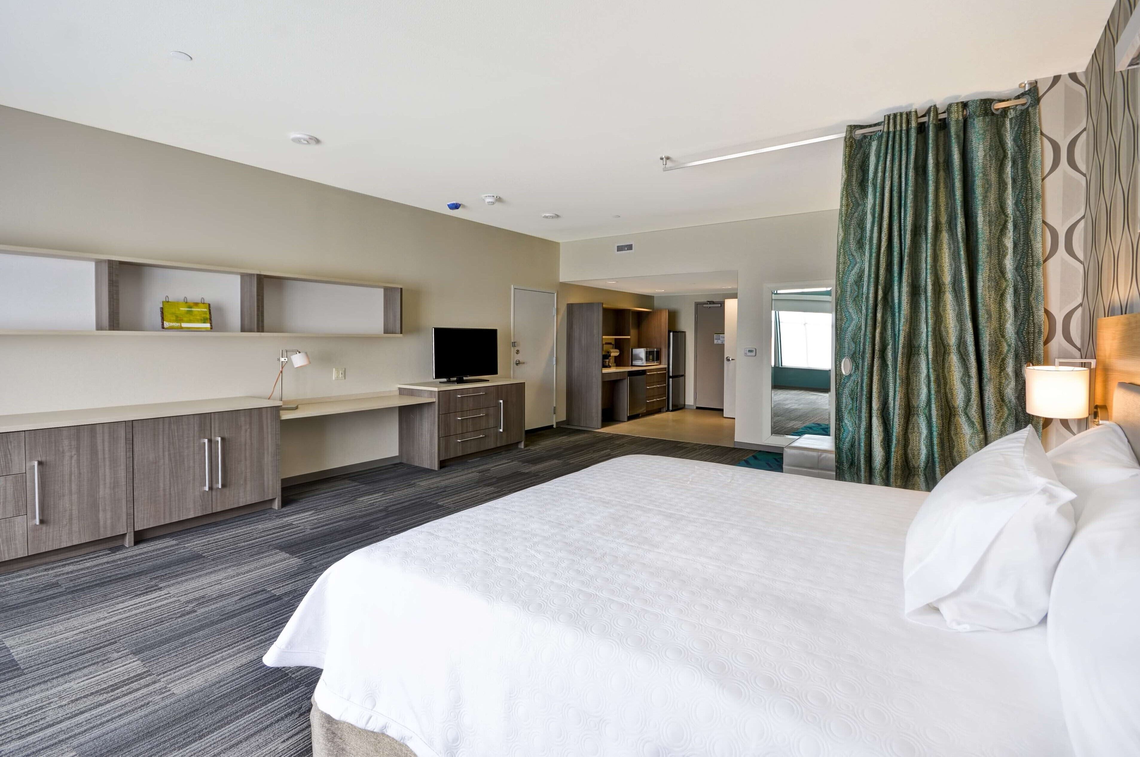 full-sized fridge, microwave, dishwasher, coffee/tea maker