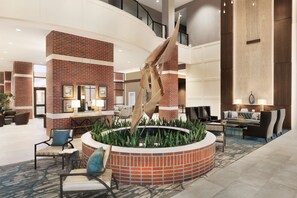 Lobby - Embassy Suites by Hilton Wilmington Riverfront (Wilmington)