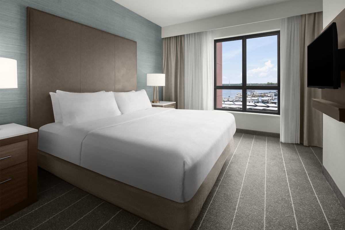 In-room safe, desk, iron/ironing board, free WiFi