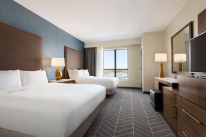 In-room safe, desk, iron/ironing board, free WiFi - Embassy Suites by Hilton Wilmington Riverfront (Wilmington)