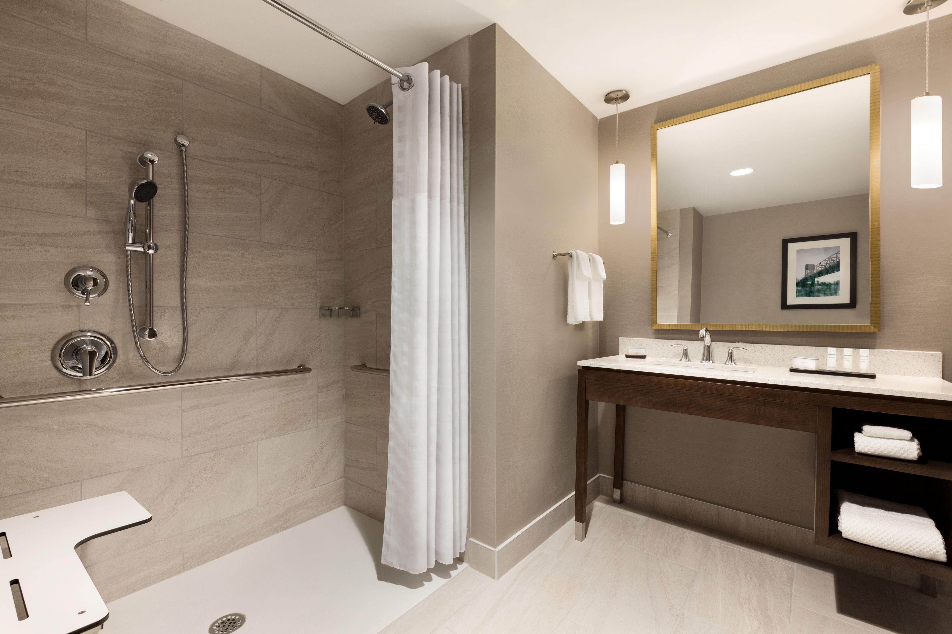 free toiletries, towels