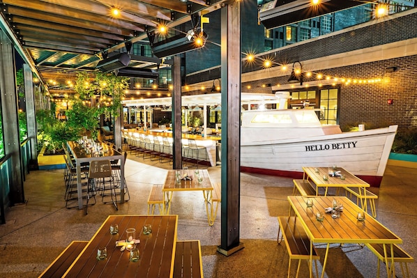 BBQ/picnic area - Canopy by Hilton Washington DC Bethesda North (Rockville)