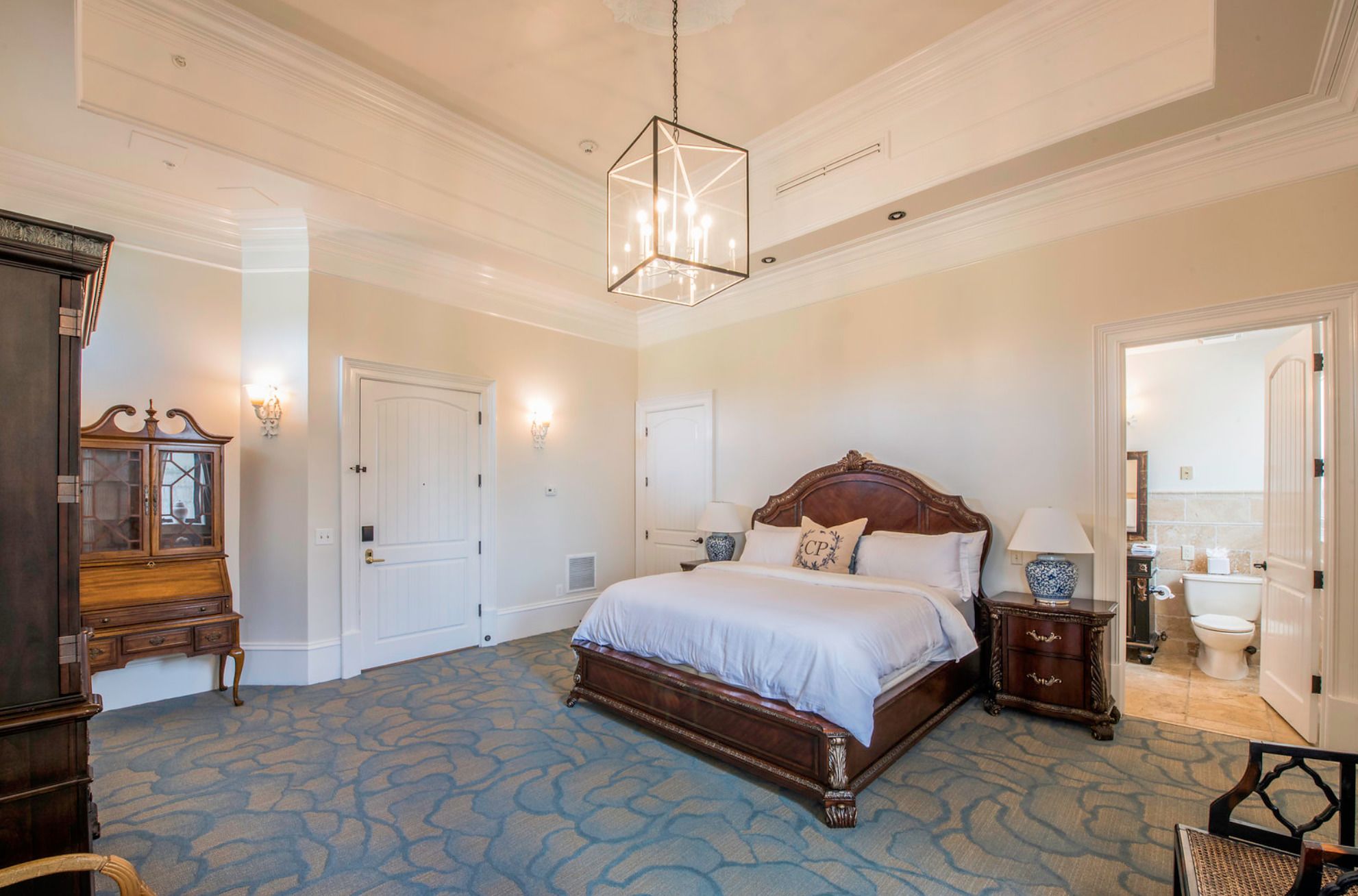 presidential suite (terrace) | in-room safe, iron/ironing board, free wifi