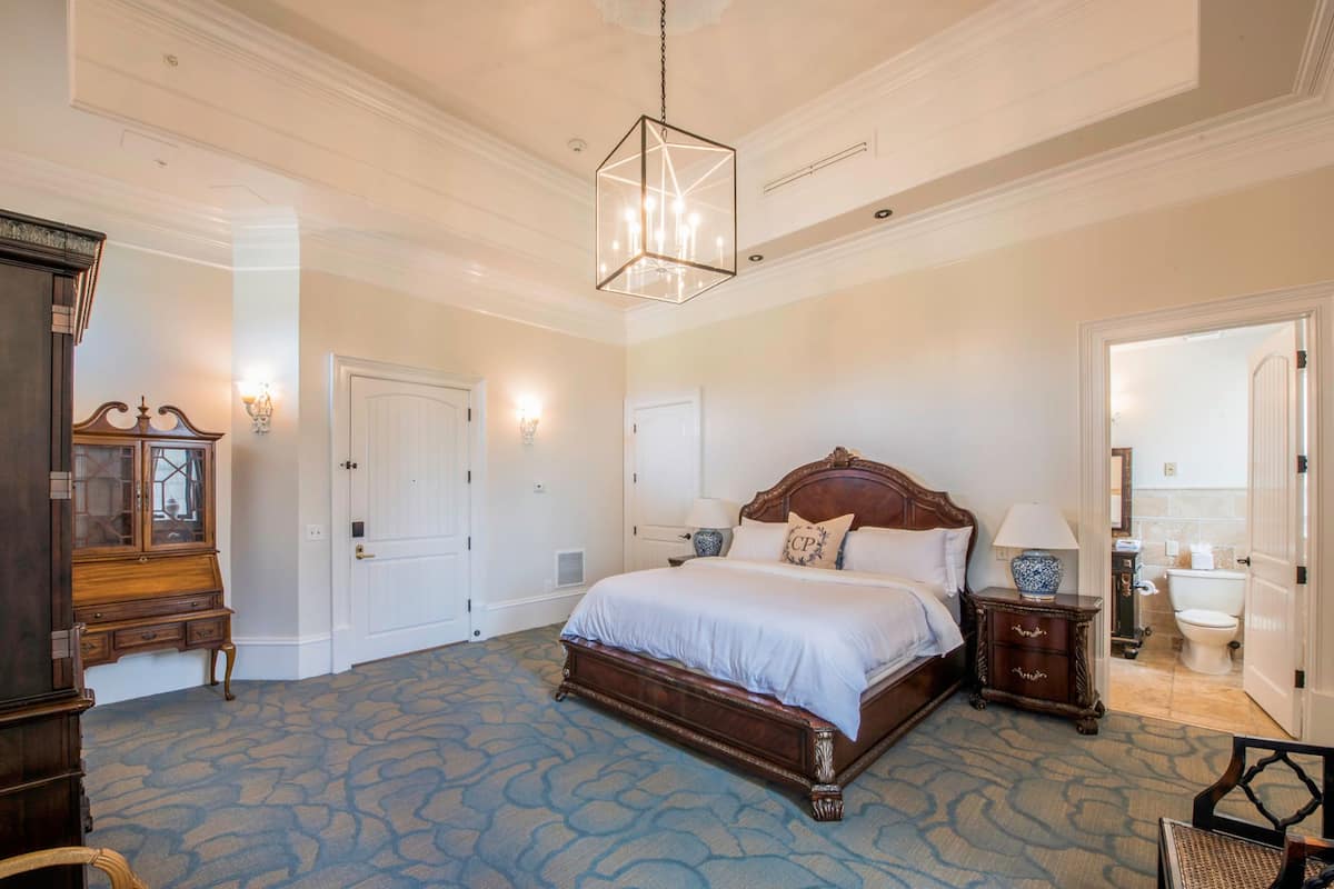 presidential suite (terrace) | in-room safe, iron/ironing board, free wifi